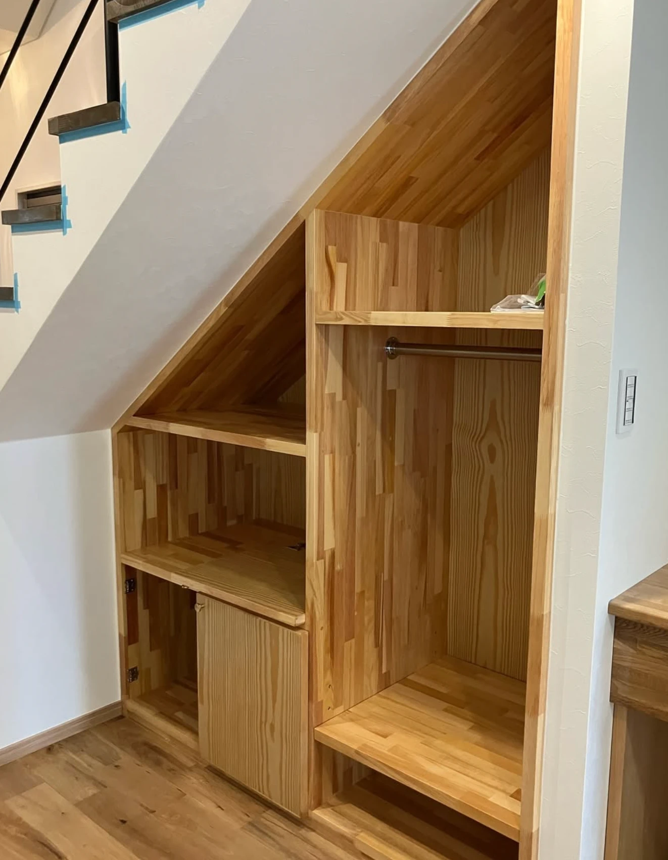階段下の造作収納